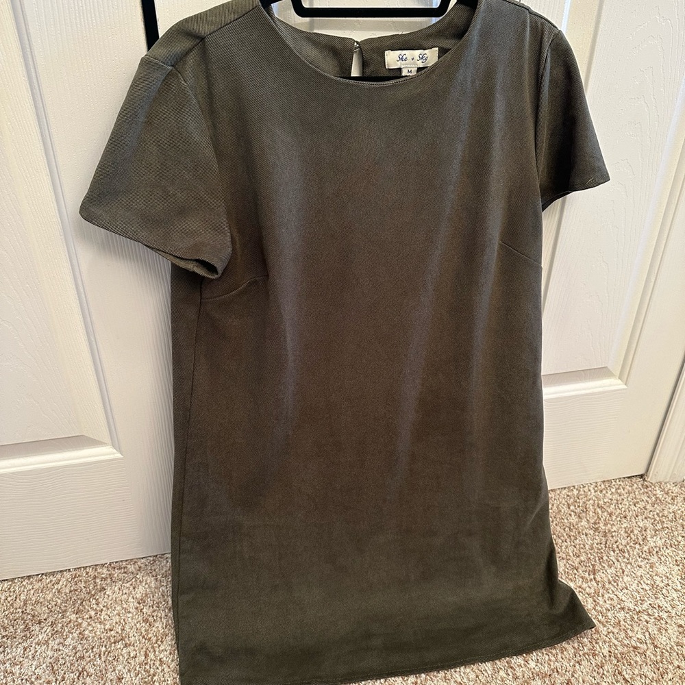 Women’s short sleeve khaki green dress